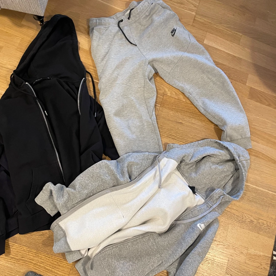 Samling av tröjor och hoodies - 1