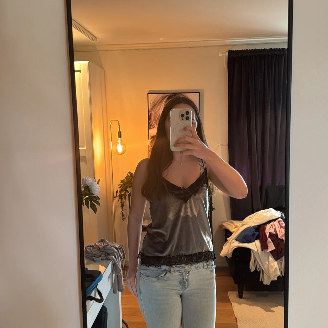 Grönt linne med spetsdetaljer - 1