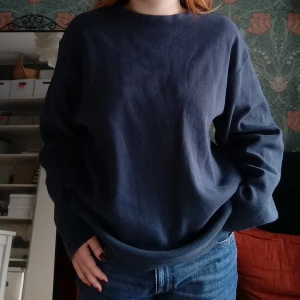 Mörkblå sweatshirt - Superfin simpel vintage sweatshirt från Gant. Bra kvalitet. 100 % bomull🩷