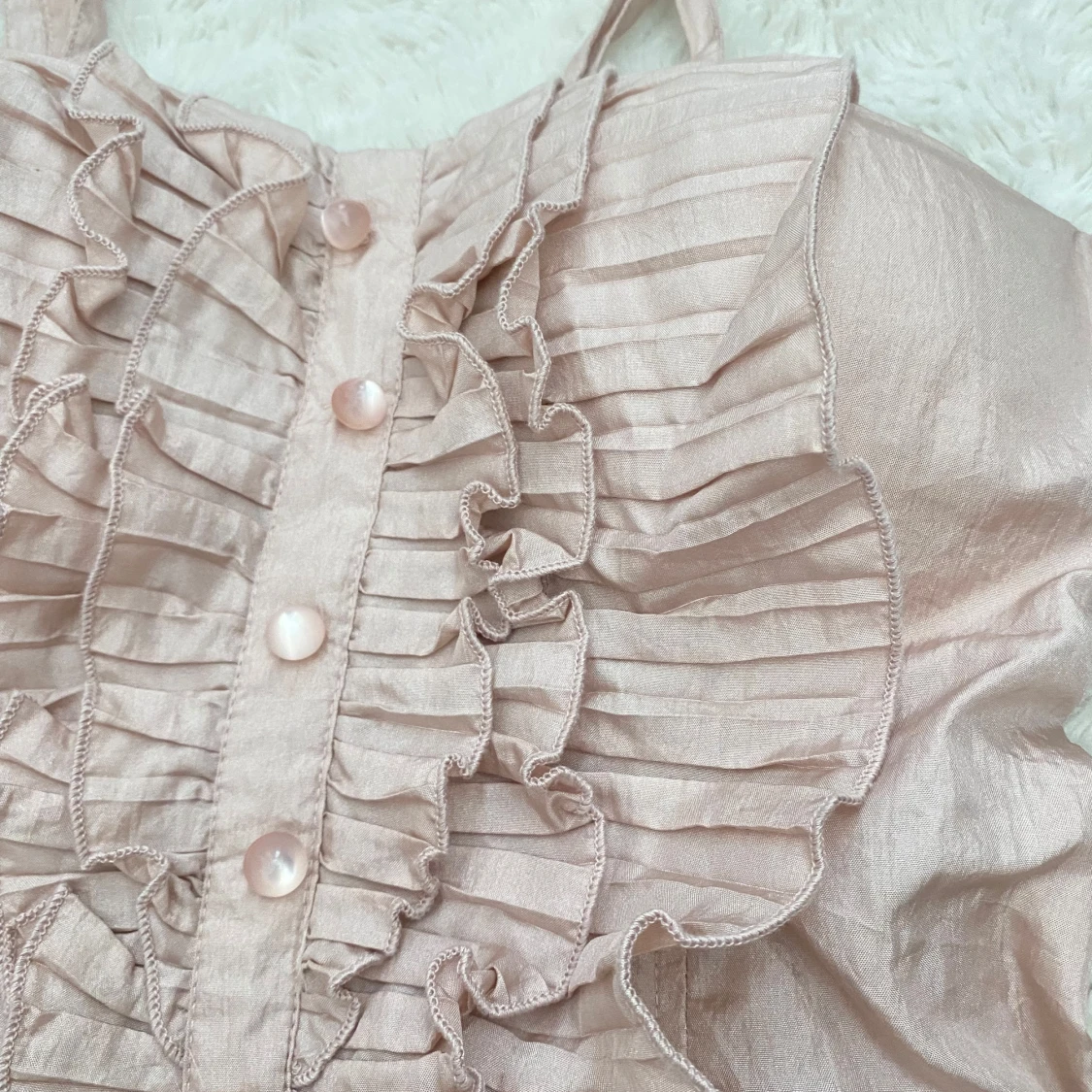 Rosa ärmlös blus med volangdetaljer - 1