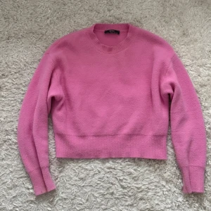 Rosa stickad tröja Bershka - Rosa stickad tröja från Bershka i strl S
