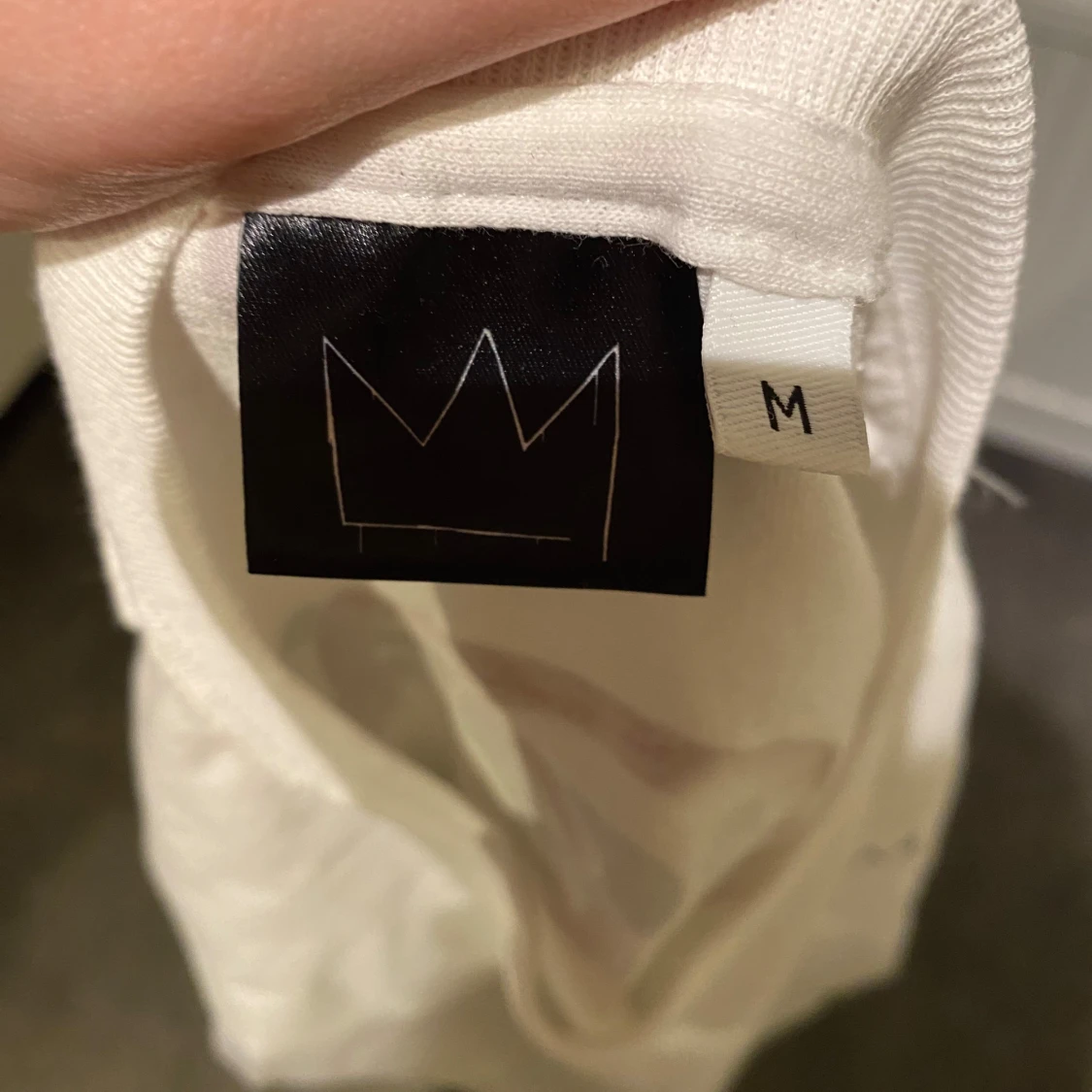 Vit t-shirt med turnétryck - 2