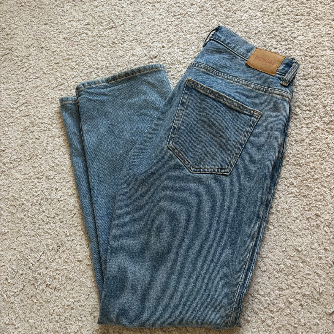 Blå jeans från Weekday  - 1