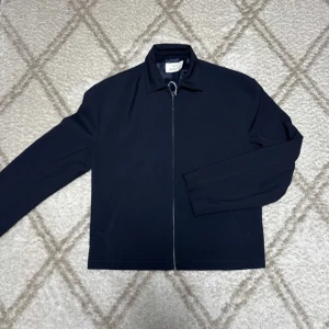 Overshirt / vårjacka från Zara - Endast testat jackan, aldrig använd. Strl L.