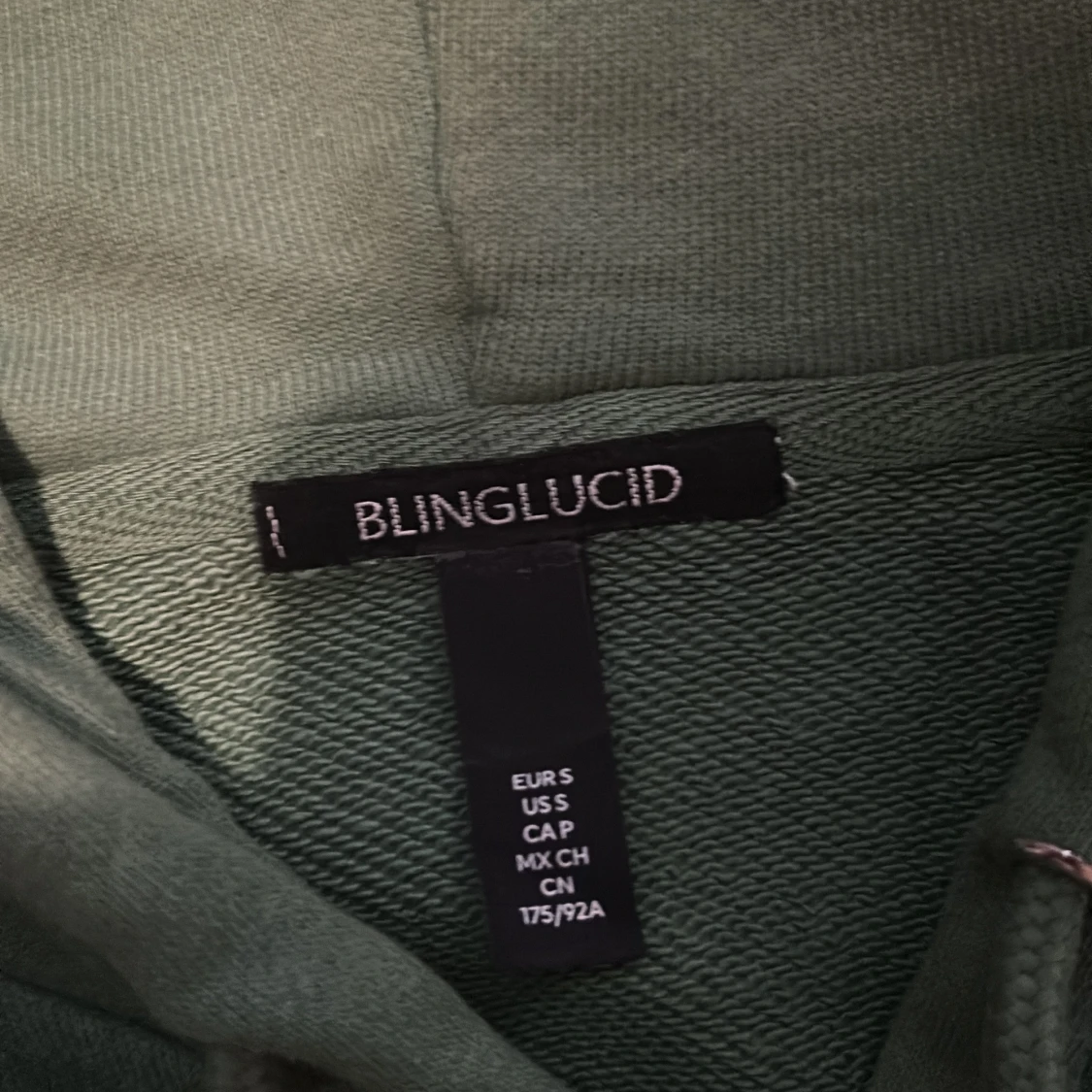 Grön hoodie från Blinglucid - 1