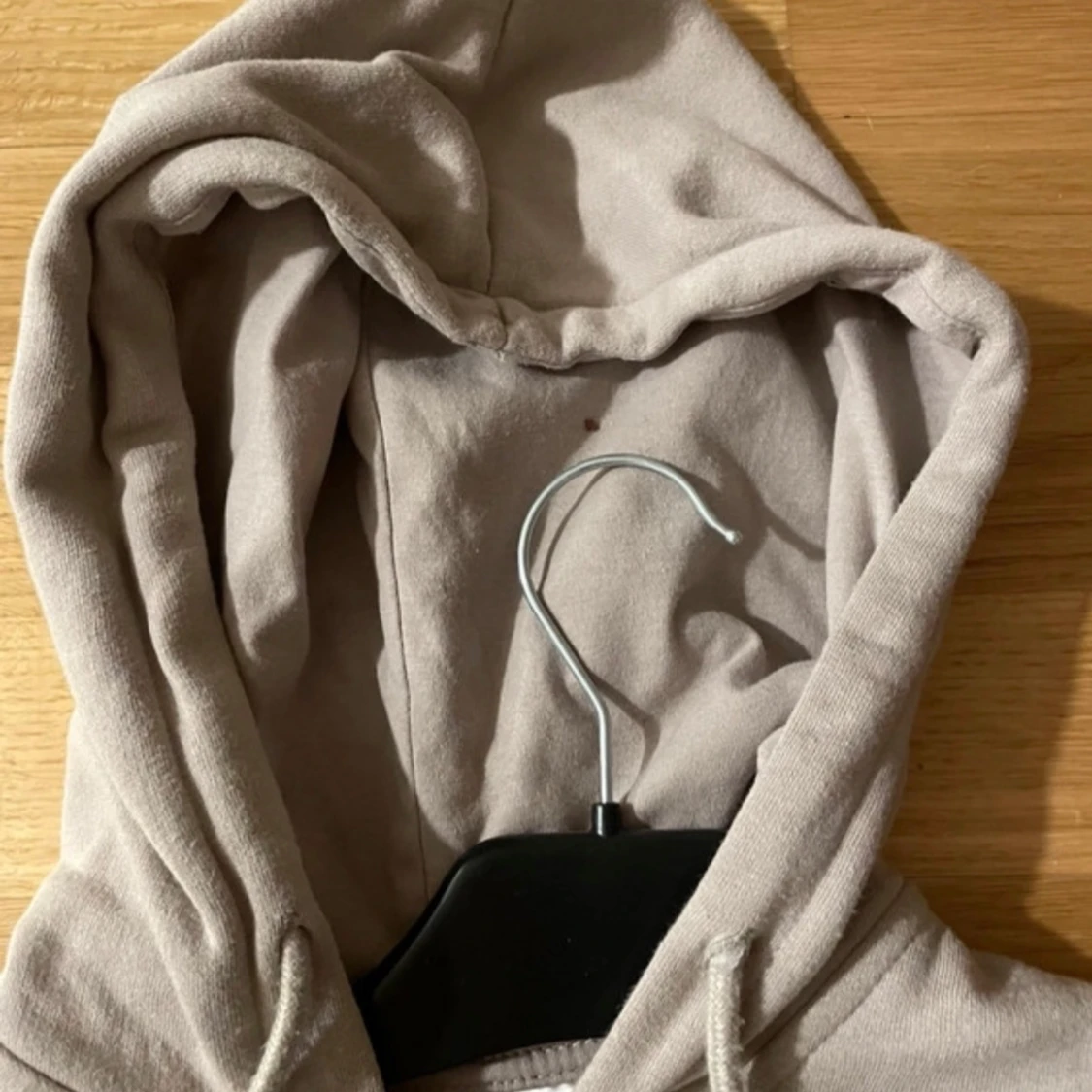 Beige croppad hoodie - 2