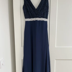 Oanvänd balklänning - Super fin ny balklänning. Aldrig använd (lapp sitter kvar). Pris kan diskuteras ! 💓