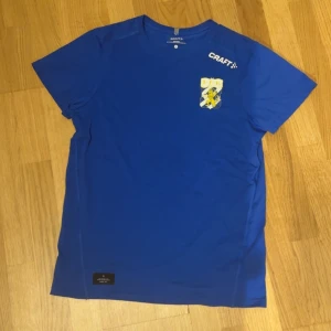 Ifk Göteborg tröja - Ifk göteborg T-shirt lite sliten på loggan
