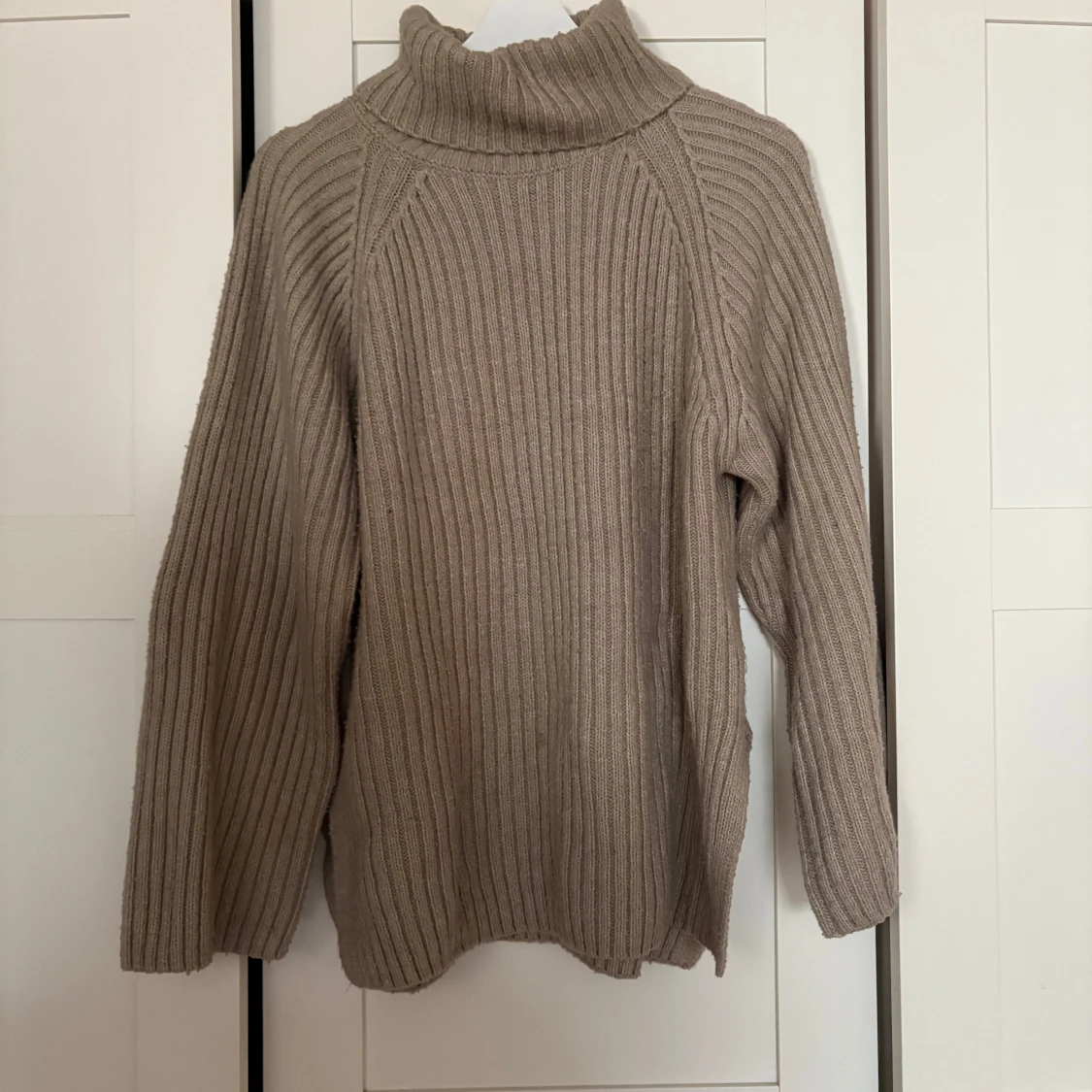 Oversize stickad polotröja