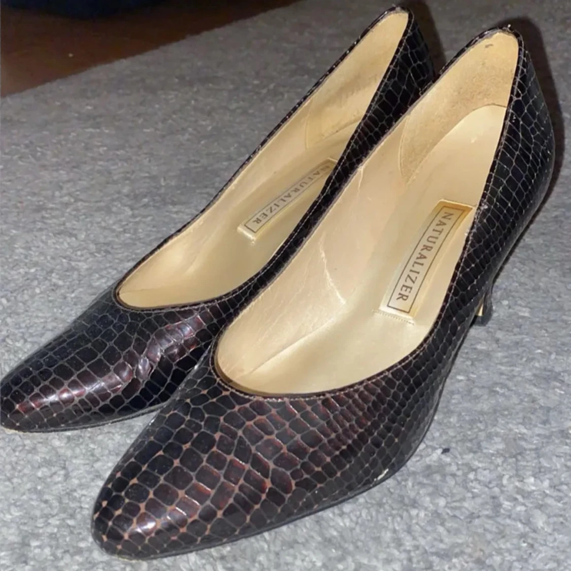 Brun svarta pumps från Naturalizer - 1