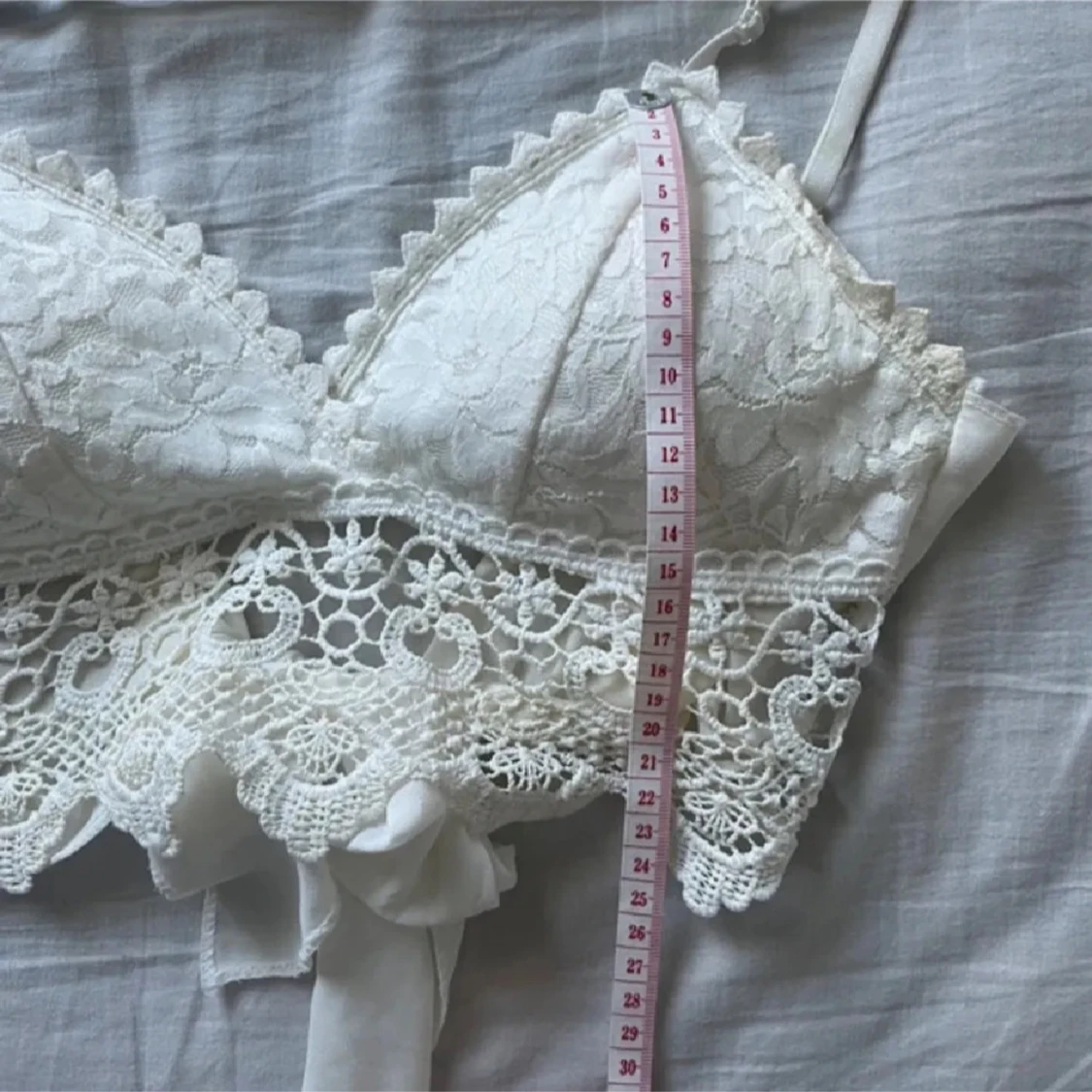 Vit spetsig croppad linnetopp - 1