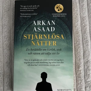 Stjärnlösa nätter - En stark roman om kärlek, svek och rätten att välja sitt liv. Boken handlar om Amar som växer upp i en kurdisk familj i Sverige och ställs inför ett svårt val när han tvingas gifta sig mot sin vilja under en resa till Irak.