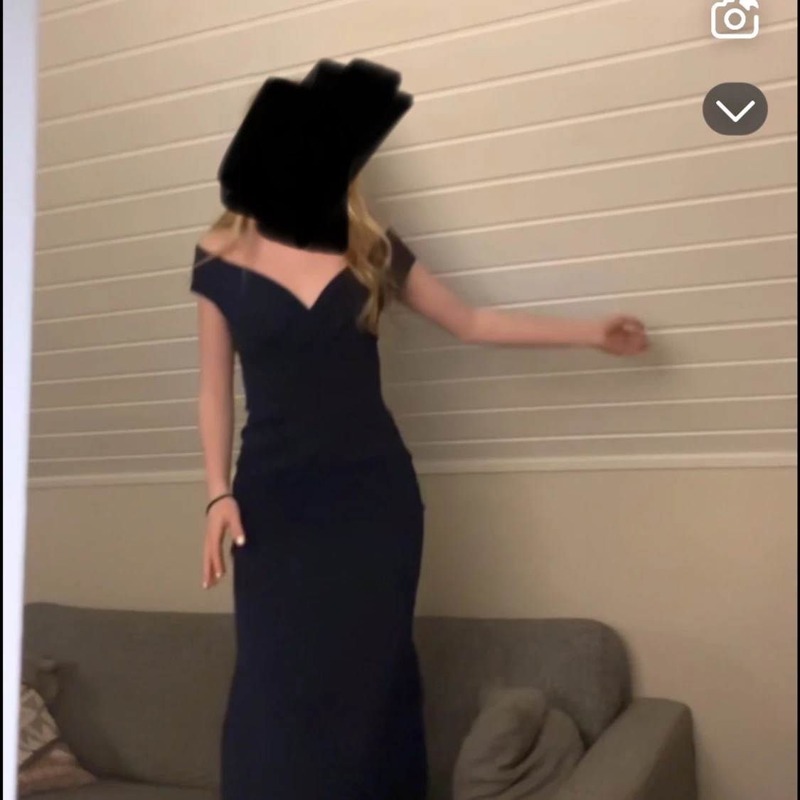 Marinblå balklänning från bubbleroom