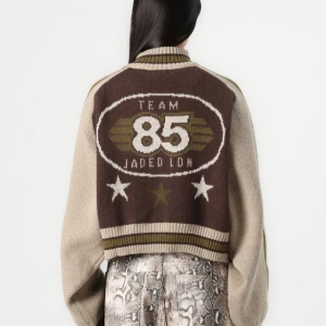 Jaded london jacka - säljer min jätte snygg jaded london jacka, slutsåld, köpte på jaded london hemsidan för 1,400 och den är typ som ny i skicket