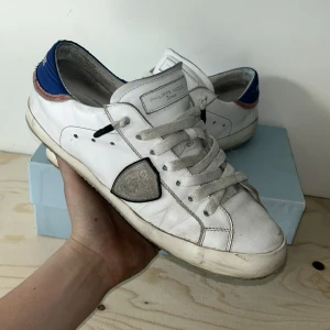 Phillip model skor - Feta Phillip models i storlek 39 passar 40. Skick 9/10✅skriv vid minsta lilla fundering om pris, byte osv