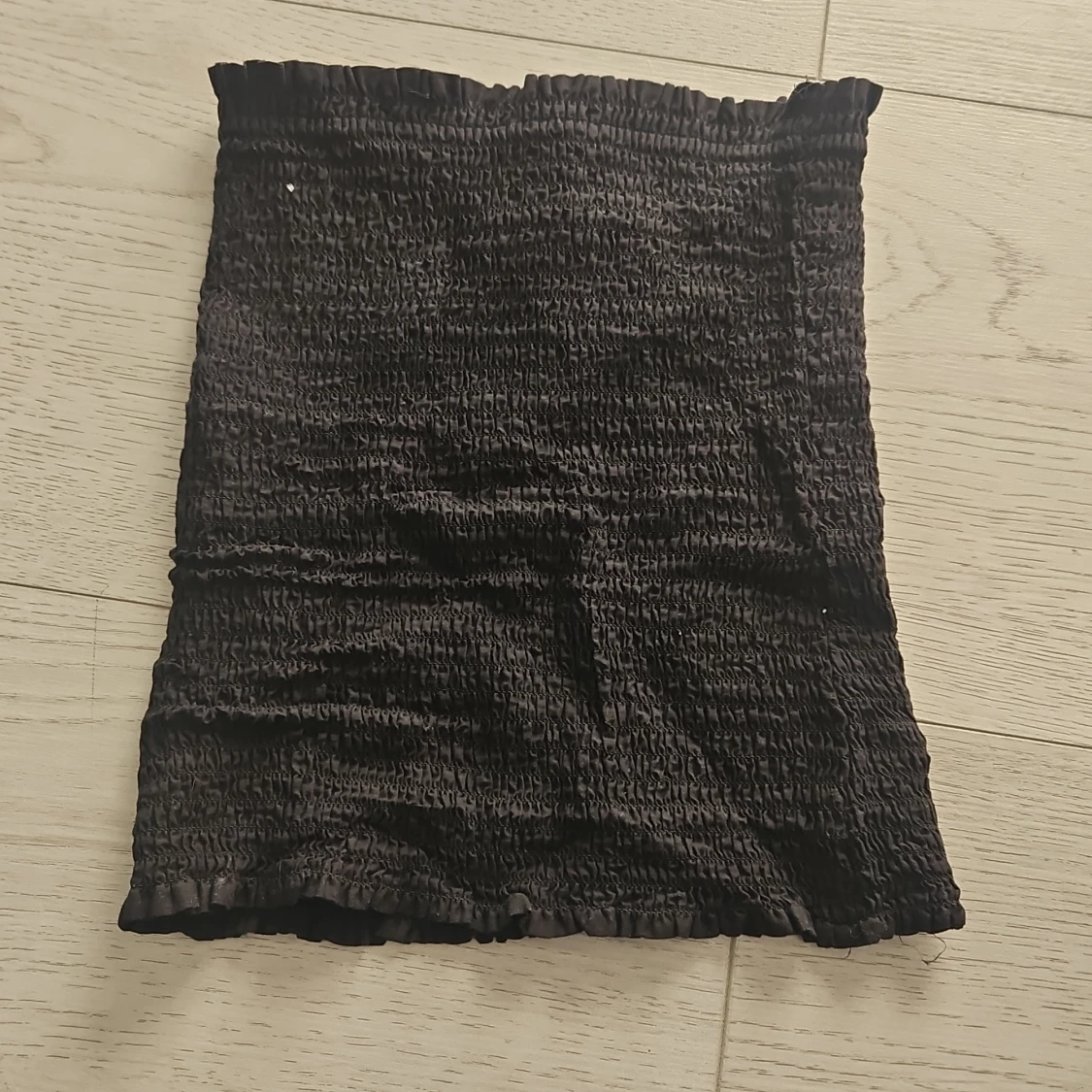 Svart smockad tubtopp från Wera - 1