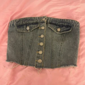 Jeans topp - säljer denna Såå fina jeanstoppen🌸🌸😋
