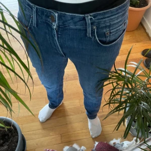 Jack&Jones slim fit jeans - Säljer nu dessa väldigt fina slim fit jeans från Jack and Jones // hör av er vid minsta lilla!!! Pris går att diskuteras vid snabbaffär..🙌