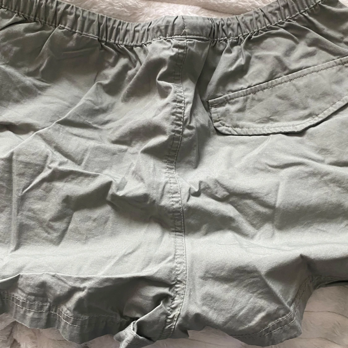 Ljusgrå bomullsshorts med resår och fickor 50/st - 2