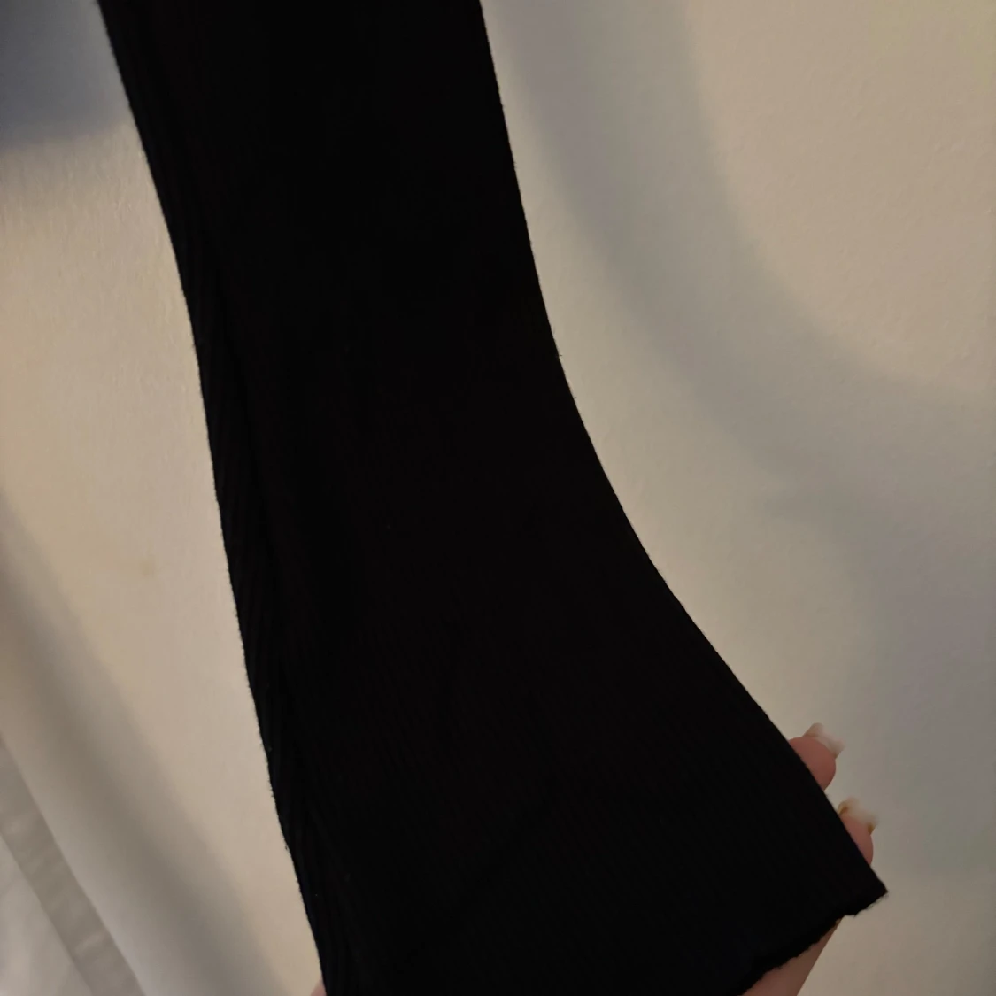 Svart ribbad långärmad topp - 2