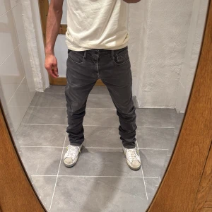 Replay jeans  - Ett par snygga jeans från Replay i storlek W34 L32 i modellen Anbbas 