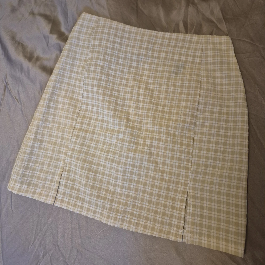 Beige rutig kjol med slits - 2