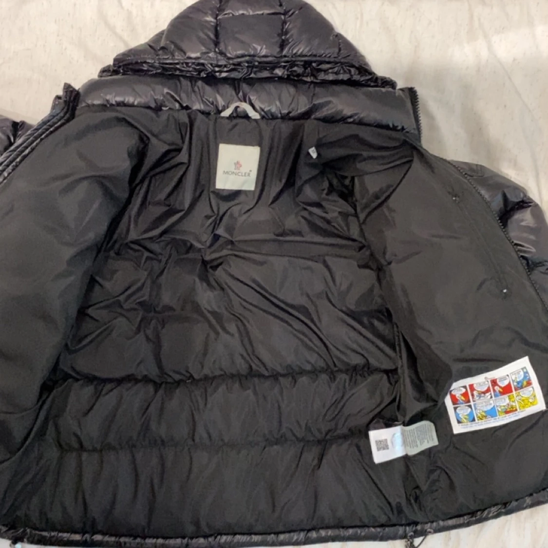 Svart Moncler dunjacka med huva - 3