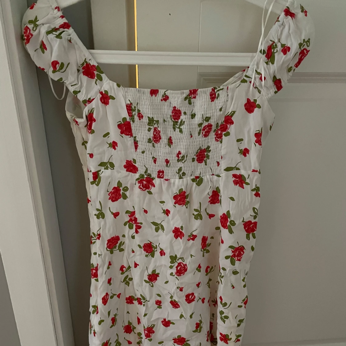 Vit blommig kortklänning  - 1