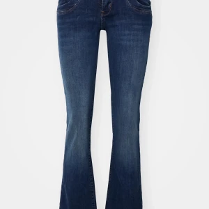 LTB valerie jeans - Slutsålda LTB VALERIE jeans!!! Jättesnygga. Säljer pga försmå för mig och dom sitter tajt nertill på mig.