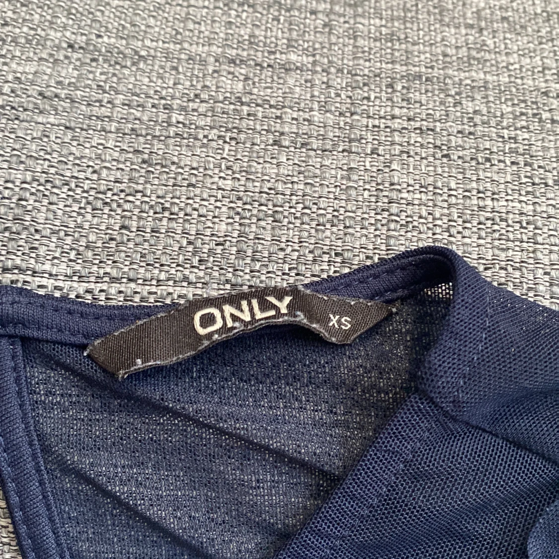 Marinblå meshtröja från ONLY XS - 1
