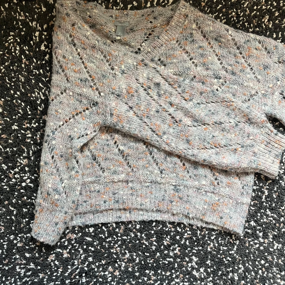 Gråmelerad stickad tröja V-ringad - 1
