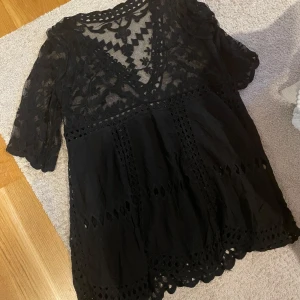 Strandklänning - Super snygg svart strandklänning