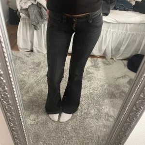 Svarta cheap monday jeans  - Säljer dessa cheap monday jeans som ja köpte av en tjej på vinted. Byxorna vart en aning små så säljer vidare. Storleken är 25/30! ‼️Bilderna är inte mina men kan absolut lösa egna‼️Byxorna är uppsprättade längst ner och har även ett litet hål som ej syns mycket (bild 4). Skriv privat för mått❤️❤️