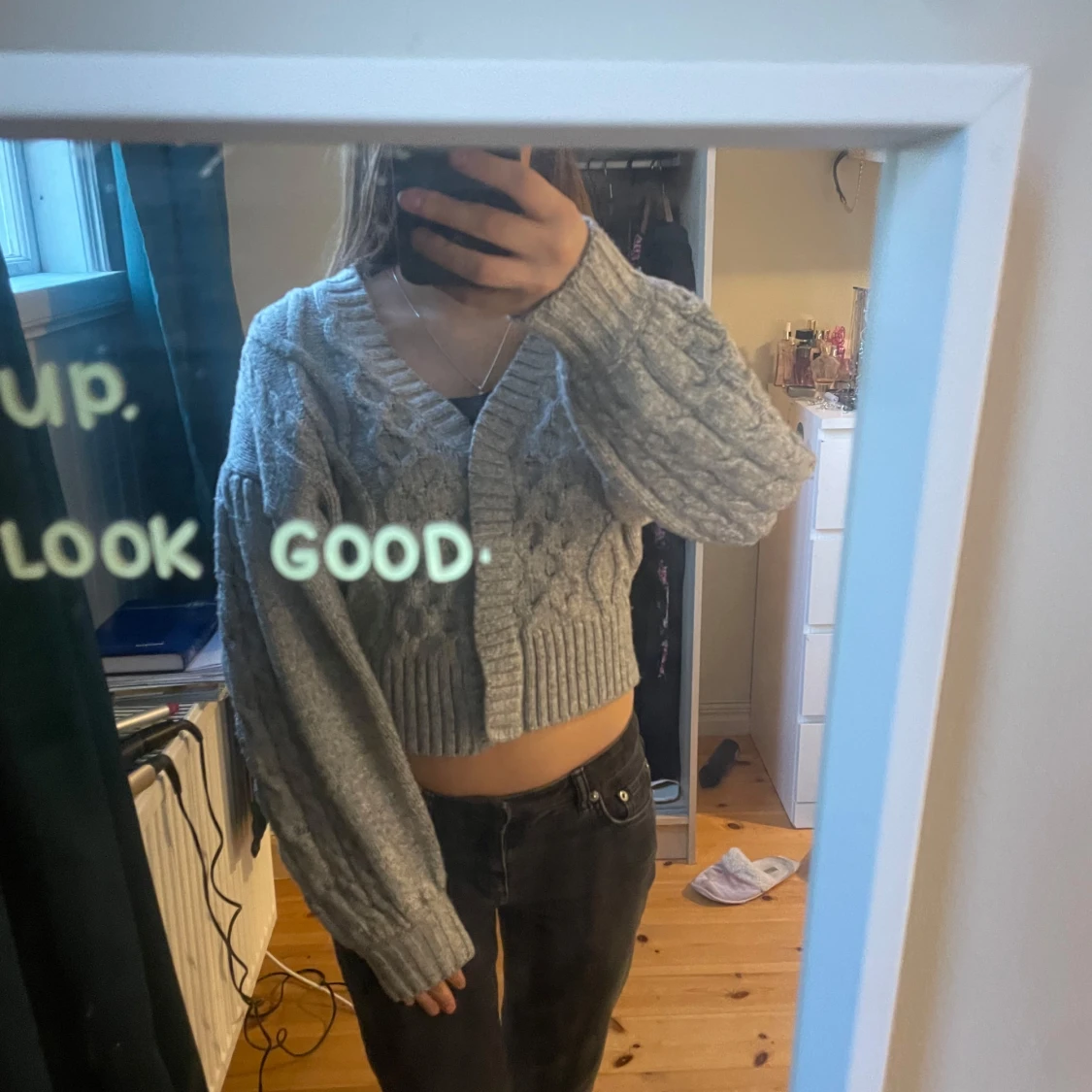 Grå croppad stickad kofta