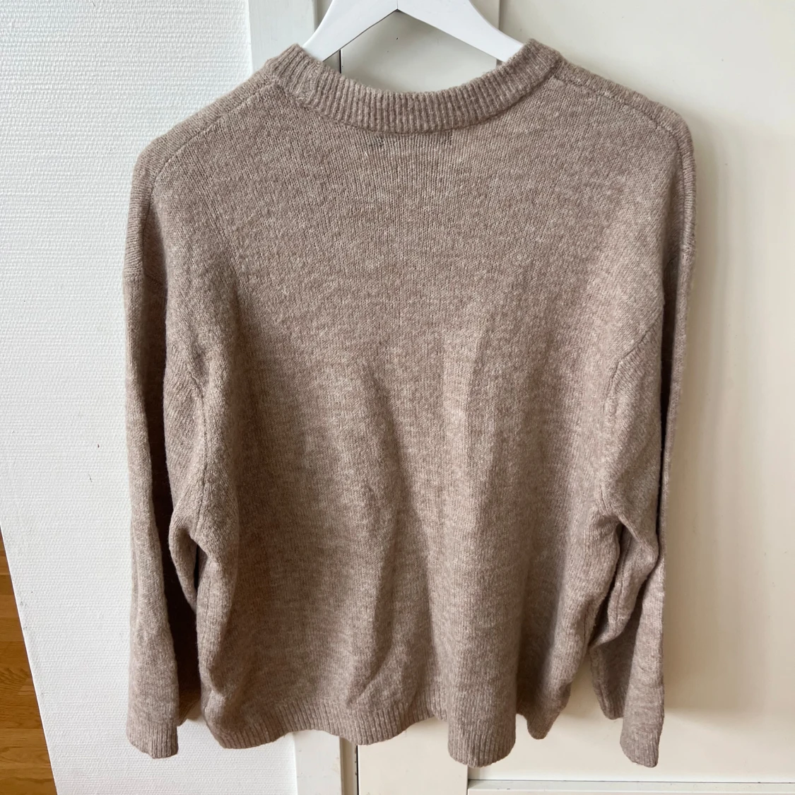 Beige stickad tröja från 157 - 1