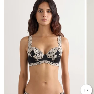 Intimissimi bh - Säljer en bh från intimisimi!! Storlek 75B! Priset kan diskuteras ❤️❤️❤️knappt använda den! Helt nytt skick❤️