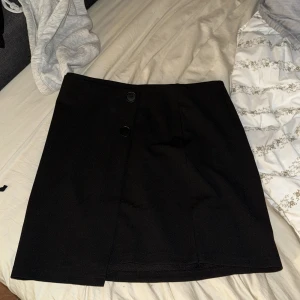 Kjol  - Kjol oanvänd 