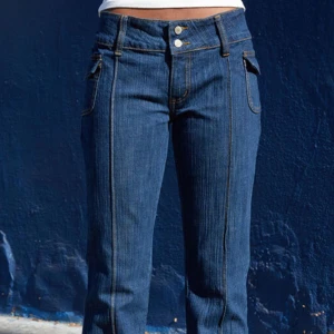 Blå bootcut low jeans  - Super snygga jeans från brandy Melville som inte säljs längre. 