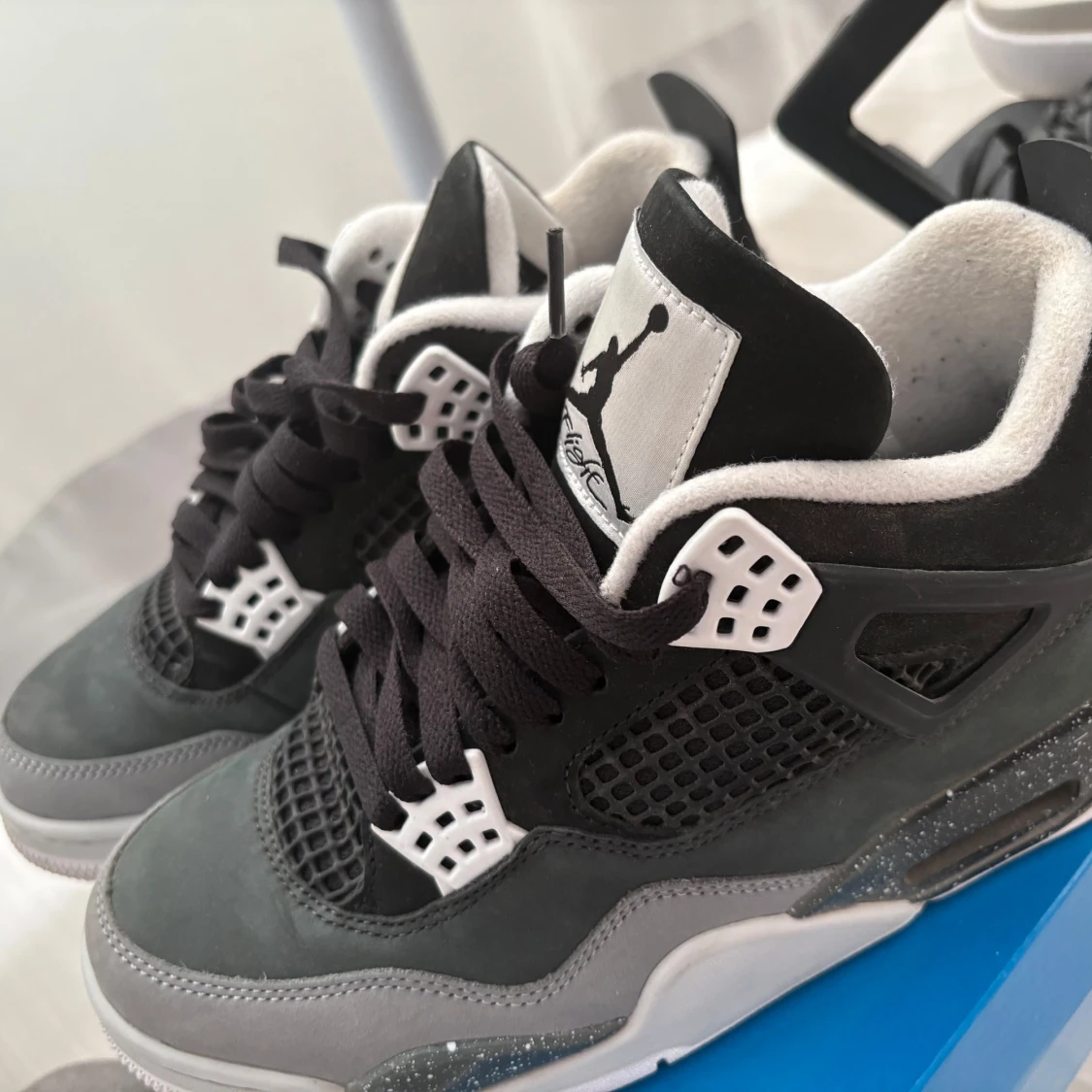 Nike Air Jordan 4 svart/grå sneakers - 2