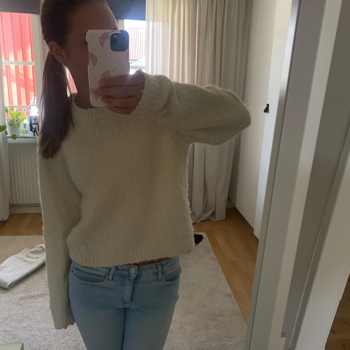 Beige stickaf tröja med lång ärm