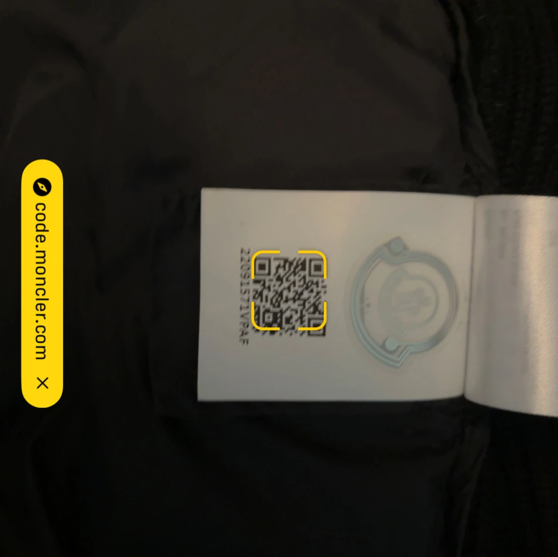 Svart Moncler pufferjacka med huva - 2