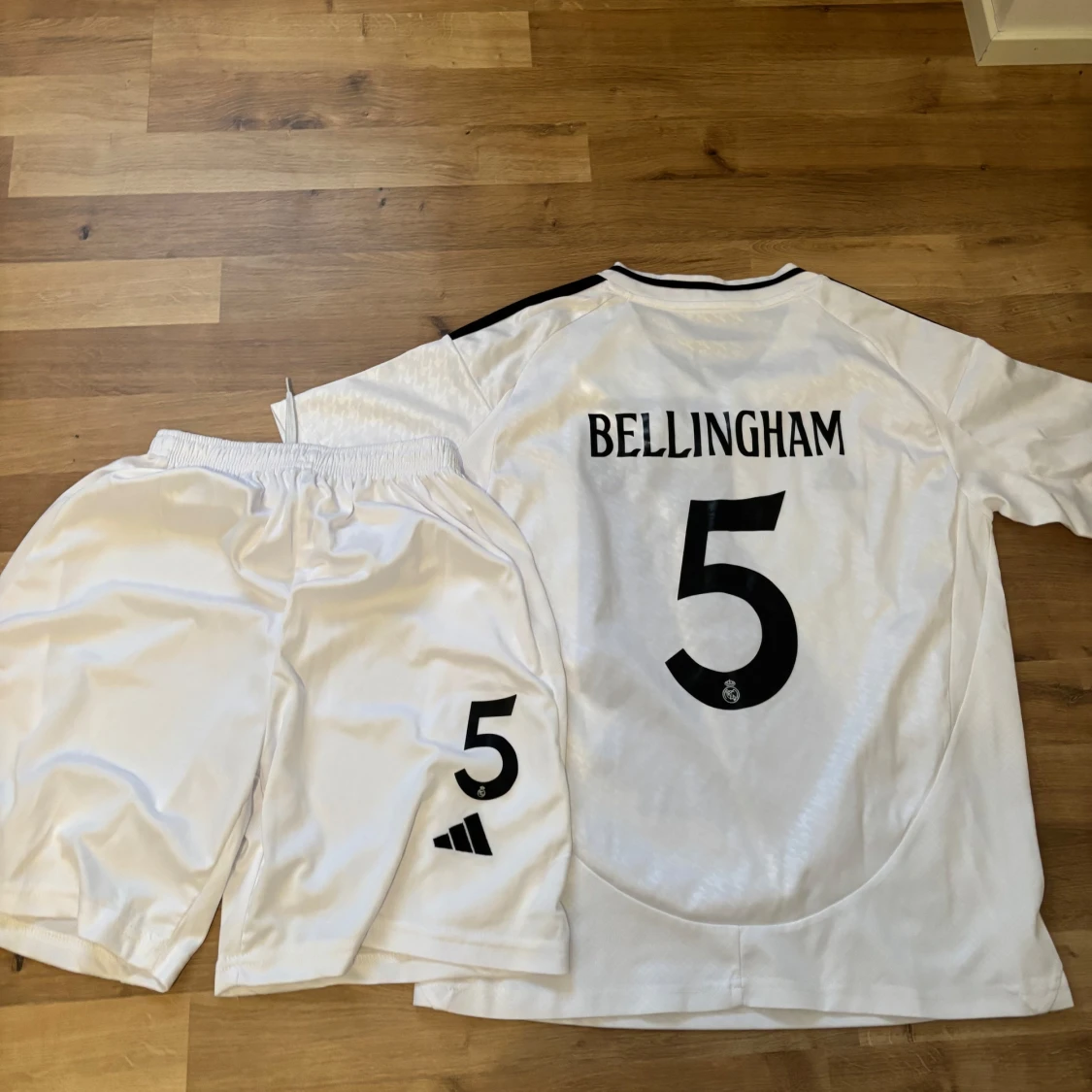 Real Madrid Bellingham matchställ Adidas