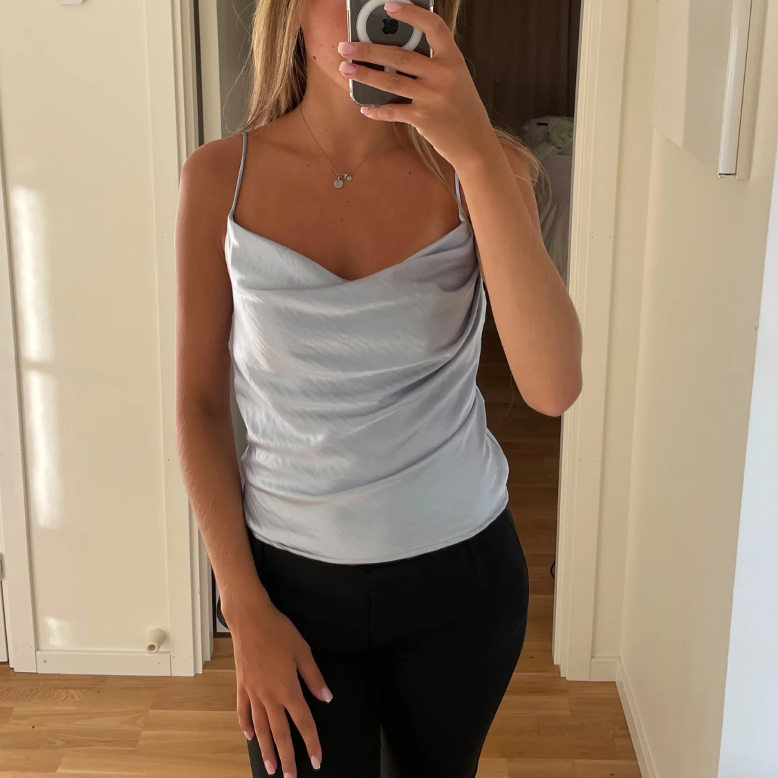 Satinlinne från Gina