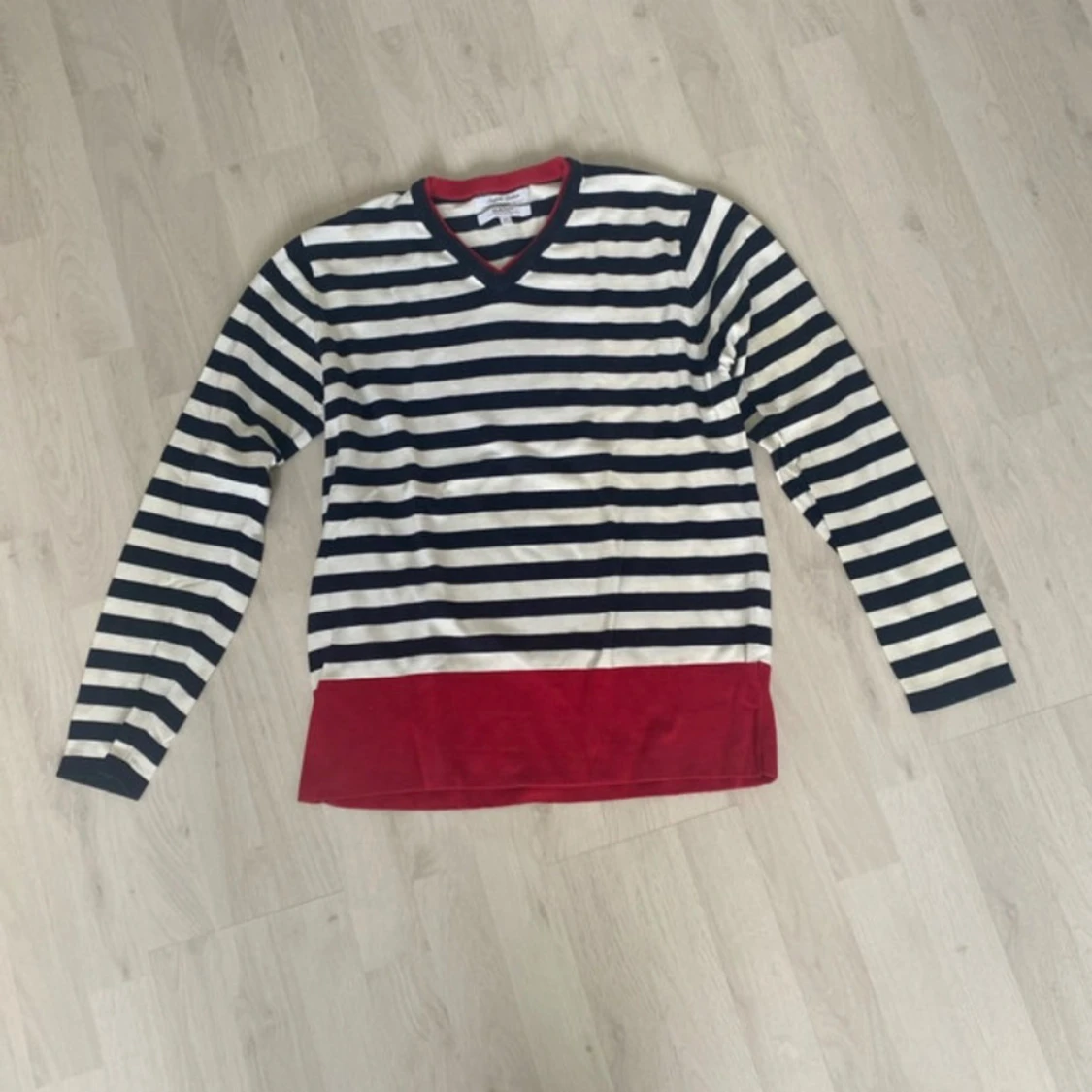 Randig tröja från GANT med röd kant