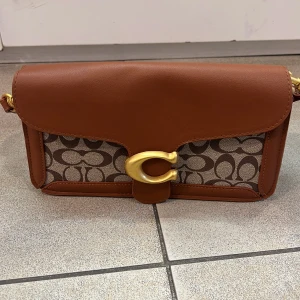 Svart  axelväska  - Snygga väskan 