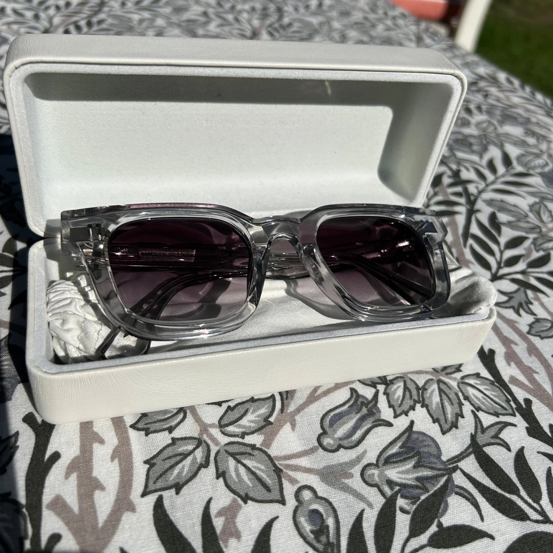 Grå solglasögon från Chimi - 2