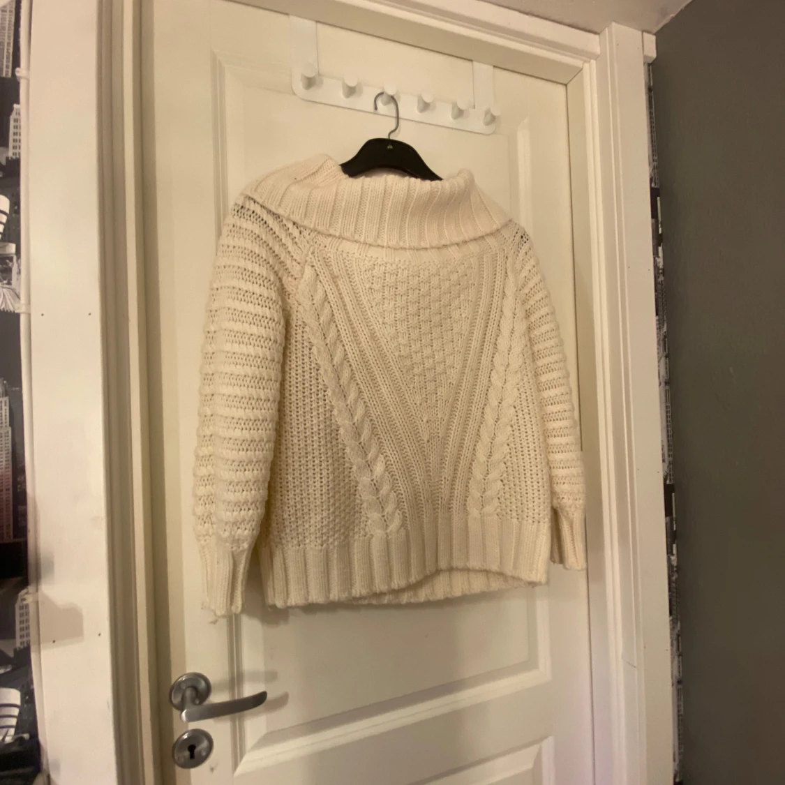 Vit stickad tröja från H&M