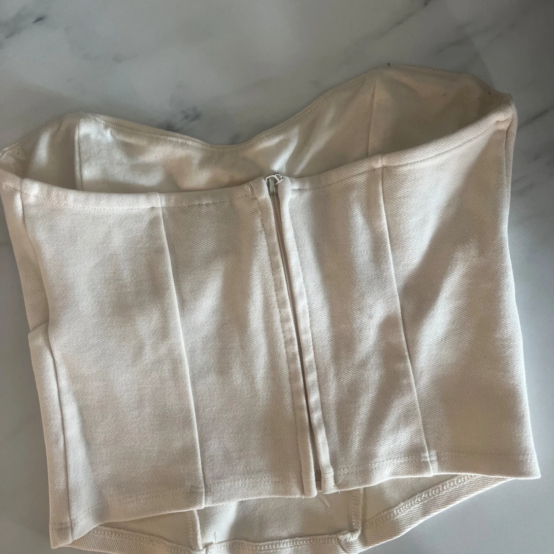 Beige korsettopp från Gina Tricot - 1