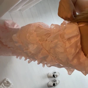 Rosa volangklänning - Väärldens finaste klänning, användes som balklänning förra året!! 💞💞