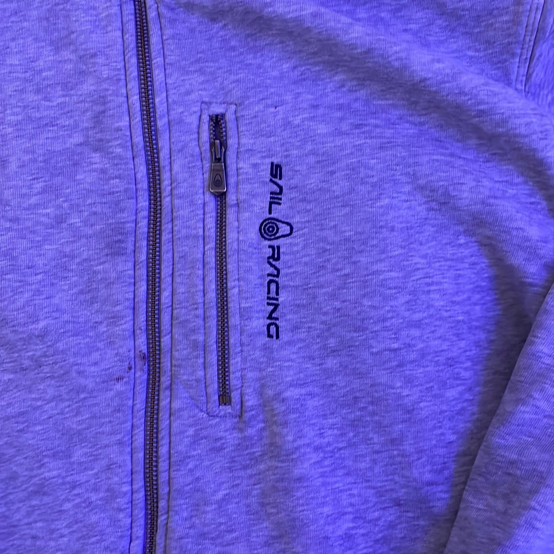 Grå hoodie från Sail Racing - 1